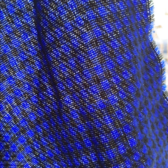 Black & Royal Blue Houndstooth Wrap/Scarf - Picture 4 of 5